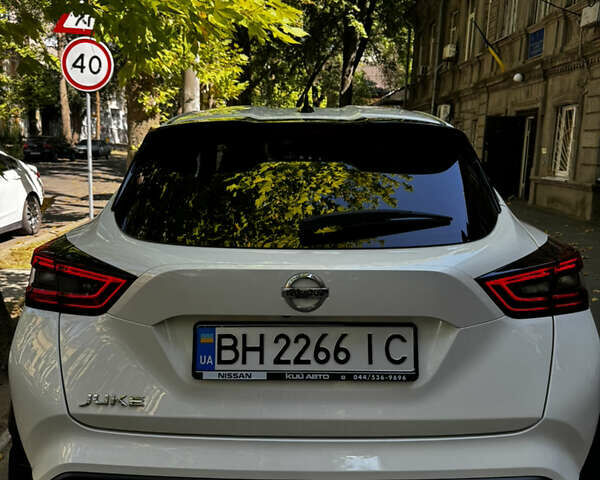 Белый Ниссан Жук, объемом двигателя 1 л и пробегом 63 тыс. км за 20450 $, фото 5 на Automoto.ua