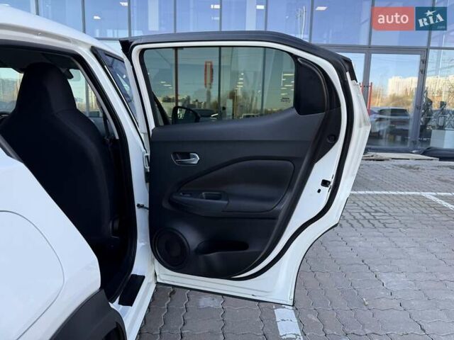 Белый Ниссан Жук, объемом двигателя 1 л и пробегом 55 тыс. км за 18469 $, фото 18 на Automoto.ua