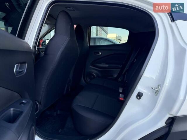 Белый Ниссан Жук, объемом двигателя 1 л и пробегом 55 тыс. км за 18469 $, фото 15 на Automoto.ua