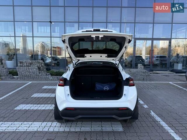 Белый Ниссан Жук, объемом двигателя 1 л и пробегом 55 тыс. км за 18469 $, фото 11 на Automoto.ua