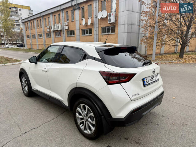 Белый Ниссан Жук, объемом двигателя 1 л и пробегом 53 тыс. км за 21300 $, фото 4 на Automoto.ua