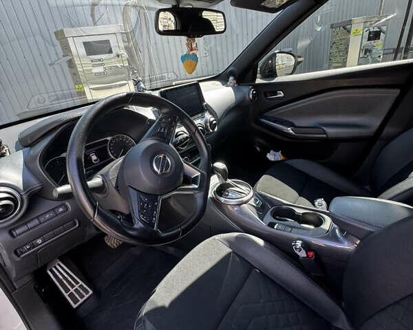 Белый Ниссан Жук, объемом двигателя 1 л и пробегом 63 тыс. км за 20450 $, фото 8 на Automoto.ua