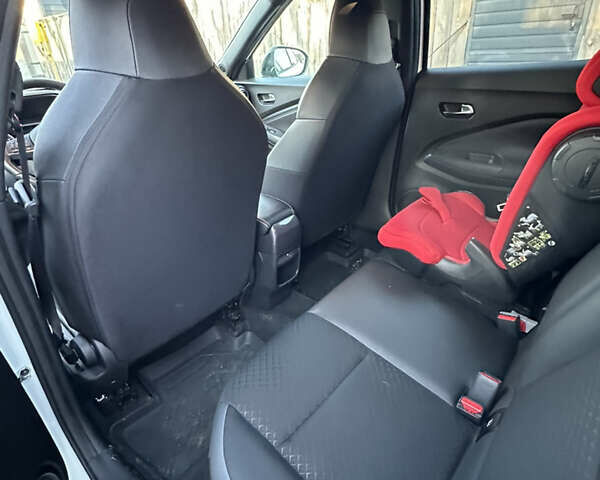 Белый Ниссан Жук, объемом двигателя 1 л и пробегом 9 тыс. км за 23700 $, фото 2 на Automoto.ua