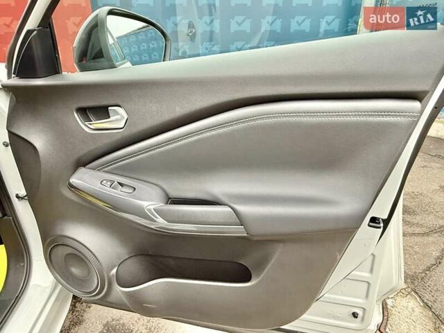 Белый Ниссан Жук, объемом двигателя 1 л и пробегом 7 тыс. км за 22500 $, фото 80 на Automoto.ua