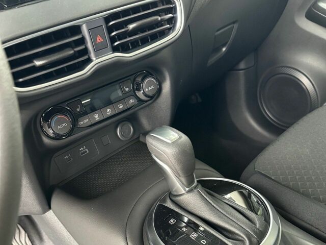 Білий Ніссан Жук, об'ємом двигуна 0 л та пробігом 0 тис. км за 25043 $, фото 7 на Automoto.ua