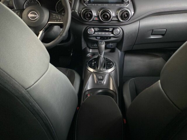 Білий Ніссан Жук, об'ємом двигуна 0 л та пробігом 0 тис. км за 26455 $, фото 6 на Automoto.ua