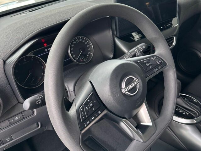 Білий Ніссан Жук, об'ємом двигуна 0 л та пробігом 0 тис. км за 25043 $, фото 4 на Automoto.ua