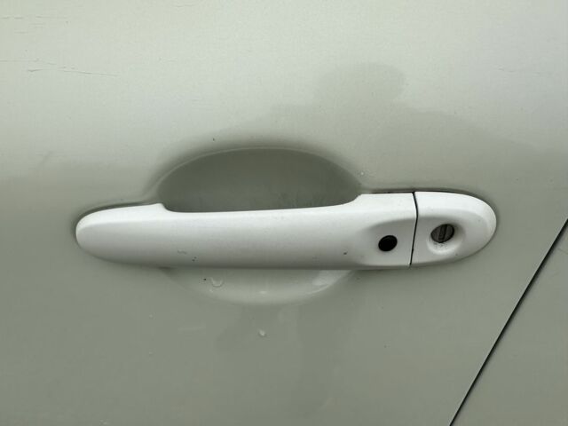 Белый Ниссан Жук, объемом двигателя 1.6 л и пробегом 165 тыс. км за 8900 $, фото 10 на Automoto.ua