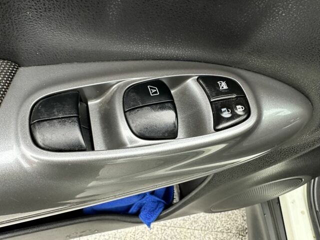 Белый Ниссан Жук, объемом двигателя 1.6 л и пробегом 165 тыс. км за 8900 $, фото 21 на Automoto.ua