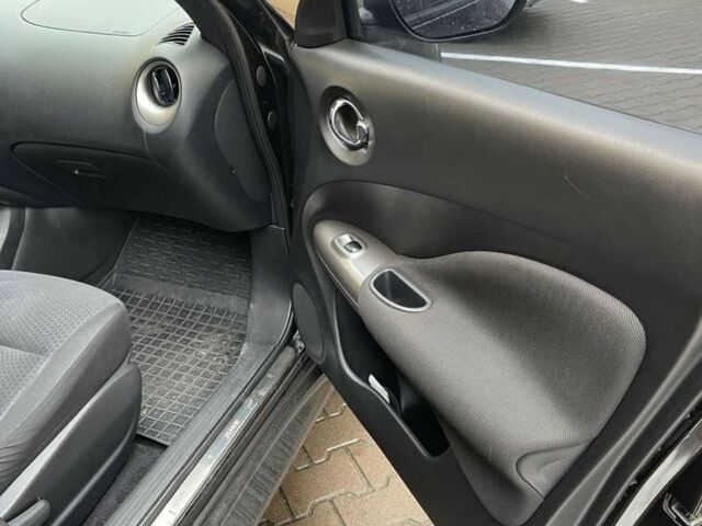 Черный Ниссан Жук, объемом двигателя 1.6 л и пробегом 276 тыс. км за 8900 $, фото 3 на Automoto.ua