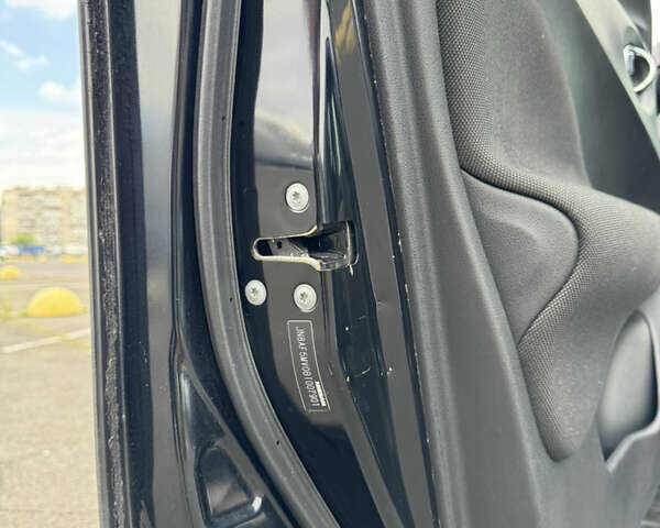 Черный Ниссан Жук, объемом двигателя 1.62 л и пробегом 175 тыс. км за 8800 $, фото 32 на Automoto.ua