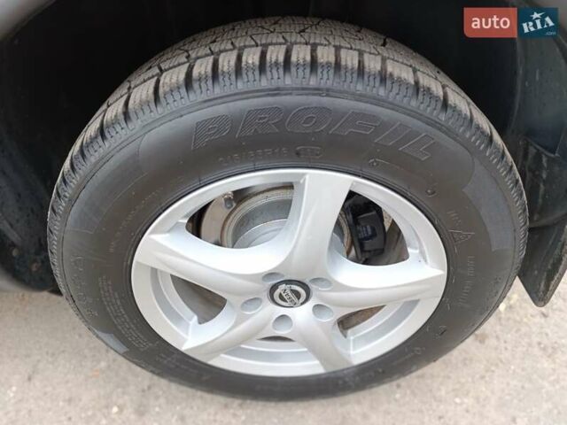 Черный Ниссан Жук, объемом двигателя 1.5 л и пробегом 244 тыс. км за 8222 $, фото 38 на Automoto.ua