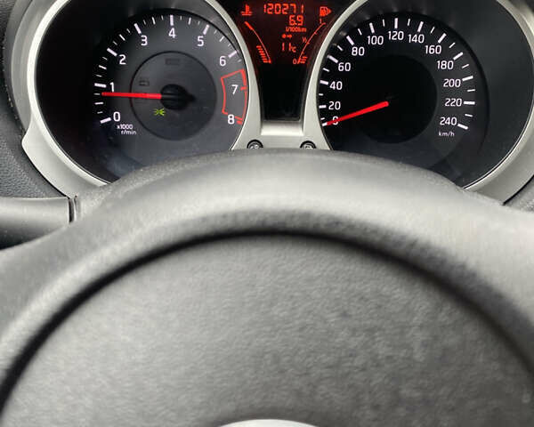 Черный Ниссан Жук, объемом двигателя 1.6 л и пробегом 120 тыс. км за 8300 $, фото 11 на Automoto.ua