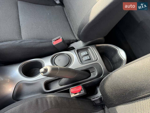 Черный Ниссан Жук, объемом двигателя 1.6 л и пробегом 187 тыс. км за 7900 $, фото 16 на Automoto.ua