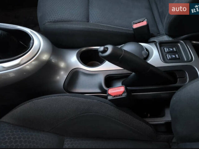 Черный Ниссан Жук, объемом двигателя 1.6 л и пробегом 153 тыс. км за 9500 $, фото 5 на Automoto.ua