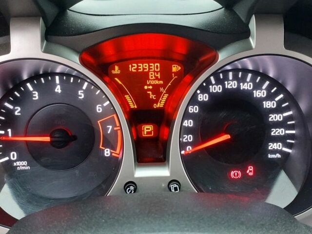 Черный Ниссан Жук, объемом двигателя 1.6 л и пробегом 124 тыс. км за 10700 $, фото 9 на Automoto.ua