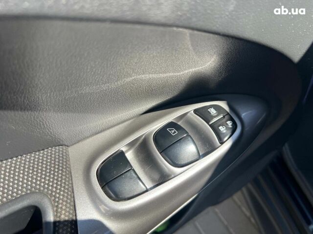 Черный Ниссан Жук, объемом двигателя 1.6 л и пробегом 115 тыс. км за 10030 $, фото 29 на Automoto.ua