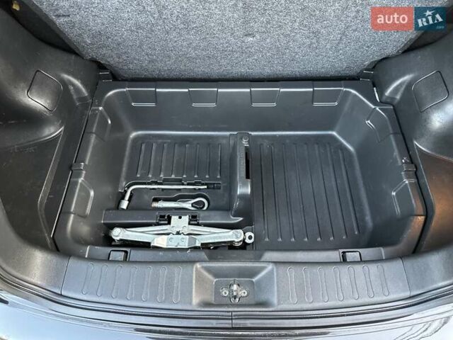 Черный Ниссан Жук, объемом двигателя 1.6 л и пробегом 117 тыс. км за 9900 $, фото 73 на Automoto.ua