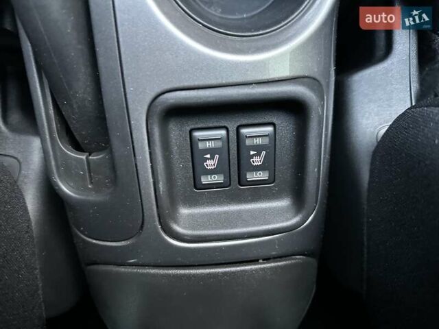 Черный Ниссан Жук, объемом двигателя 1.6 л и пробегом 117 тыс. км за 9900 $, фото 47 на Automoto.ua