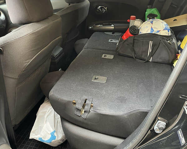 Черный Ниссан Жук, объемом двигателя 1.6 л и пробегом 270 тыс. км за 8500 $, фото 7 на Automoto.ua