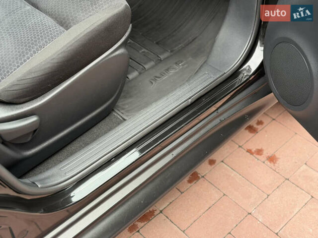 Черный Ниссан Жук, объемом двигателя 1.5 л и пробегом 184 тыс. км за 9300 $, фото 26 на Automoto.ua