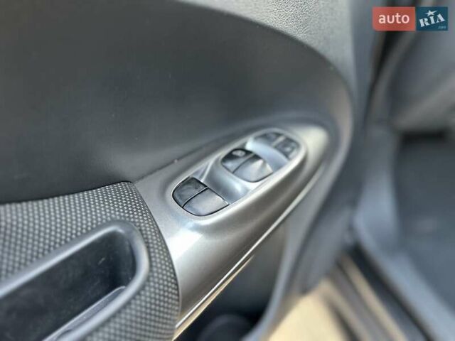 Черный Ниссан Жук, объемом двигателя 1.6 л и пробегом 117 тыс. км за 9900 $, фото 48 на Automoto.ua