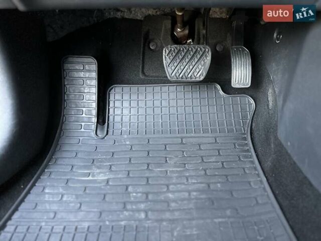 Черный Ниссан Жук, объемом двигателя 1.6 л и пробегом 117 тыс. км за 9900 $, фото 62 на Automoto.ua