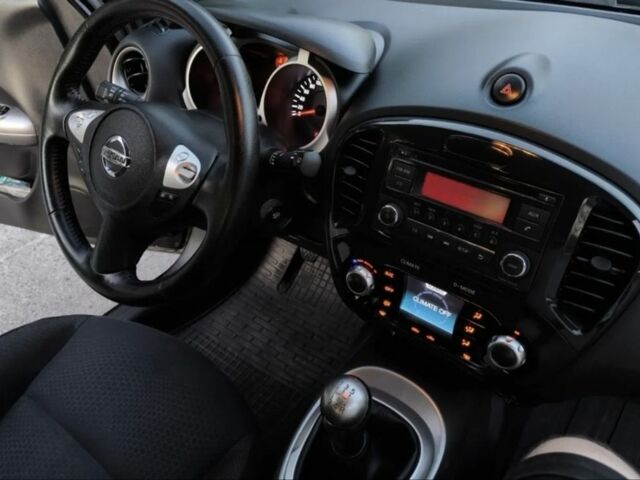 Черный Ниссан Жук, объемом двигателя 1.6 л и пробегом 153 тыс. км за 9500 $, фото 10 на Automoto.ua