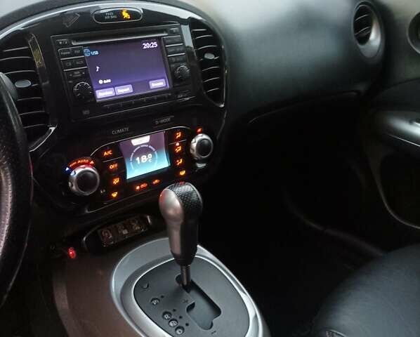 Черный Ниссан Жук, объемом двигателя 1.6 л и пробегом 160 тыс. км за 9300 $, фото 10 на Automoto.ua