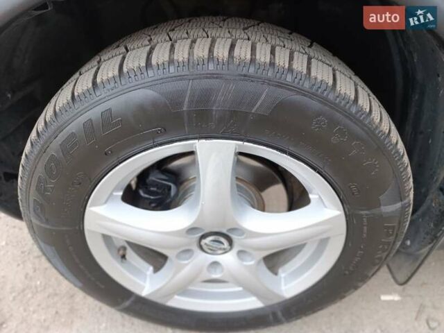 Черный Ниссан Жук, объемом двигателя 1.5 л и пробегом 244 тыс. км за 8222 $, фото 37 на Automoto.ua