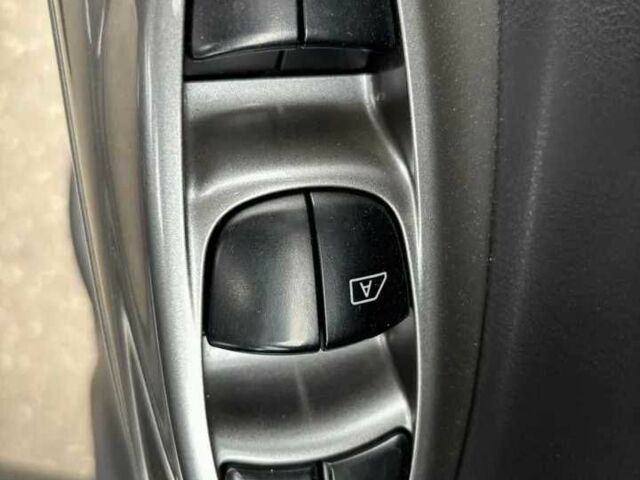 Черный Ниссан Жук, объемом двигателя 1.6 л и пробегом 115 тыс. км за 6500 $, фото 9 на Automoto.ua