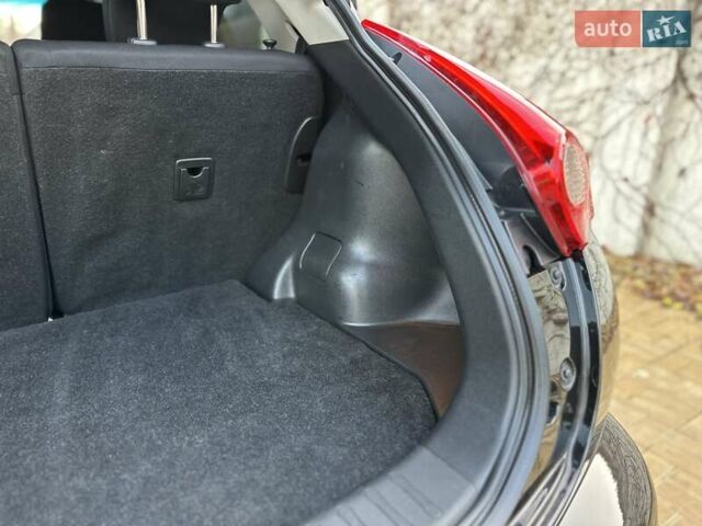 Черный Ниссан Жук, объемом двигателя 1.6 л и пробегом 117 тыс. км за 9900 $, фото 69 на Automoto.ua