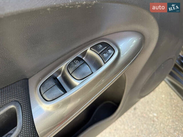 Черный Ниссан Жук, объемом двигателя 1.6 л и пробегом 187 тыс. км за 7900 $, фото 14 на Automoto.ua