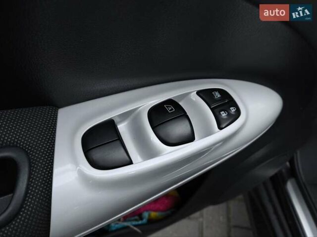 Черный Ниссан Жук, объемом двигателя 1.5 л и пробегом 240 тыс. км за 9000 $, фото 14 на Automoto.ua