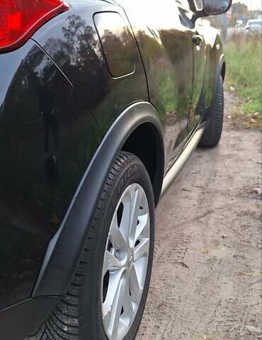 Черный Ниссан Жук, объемом двигателя 1.6 л и пробегом 170 тыс. км за 11000 $, фото 7 на Automoto.ua