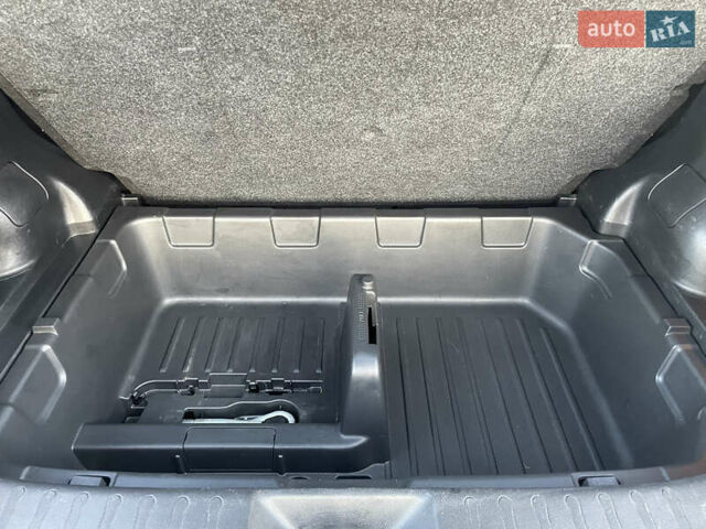 Черный Ниссан Жук, объемом двигателя 1.5 л и пробегом 133 тыс. км за 12985 $, фото 4 на Automoto.ua