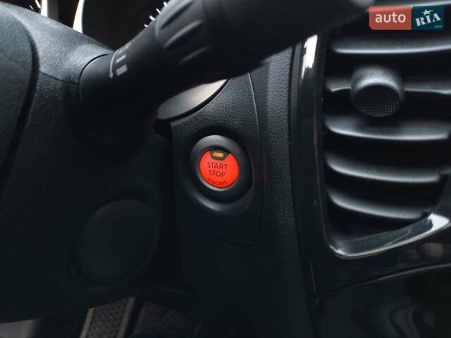 Черный Ниссан Жук, объемом двигателя 1.5 л и пробегом 240 тыс. км за 9000 $, фото 12 на Automoto.ua