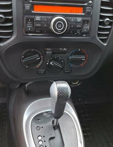 Черный Ниссан Жук, объемом двигателя 1.6 л и пробегом 170 тыс. км за 11000 $, фото 2 на Automoto.ua