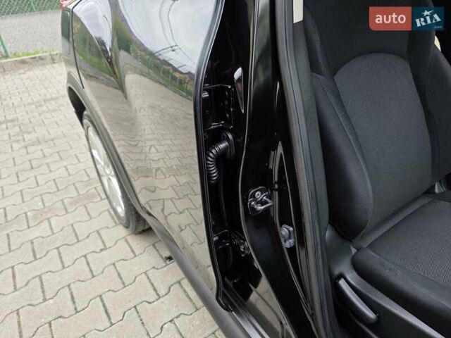 Черный Ниссан Жук, объемом двигателя 1.6 л и пробегом 105 тыс. км за 9499 $, фото 84 на Automoto.ua