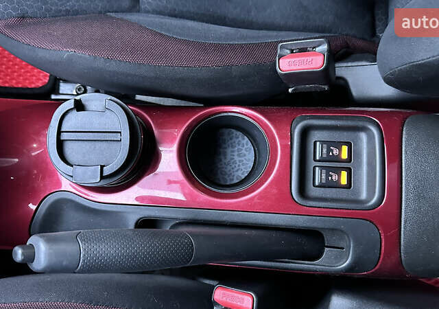 Черный Ниссан Жук, объемом двигателя 1.6 л и пробегом 102 тыс. км за 10999 $, фото 19 на Automoto.ua