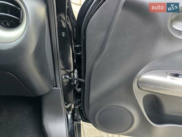 Черный Ниссан Жук, объемом двигателя 1.6 л и пробегом 105 тыс. км за 9499 $, фото 83 на Automoto.ua
