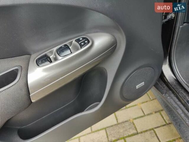 Черный Ниссан Жук, объемом двигателя 1.6 л и пробегом 237 тыс. км за 10900 $, фото 24 на Automoto.ua