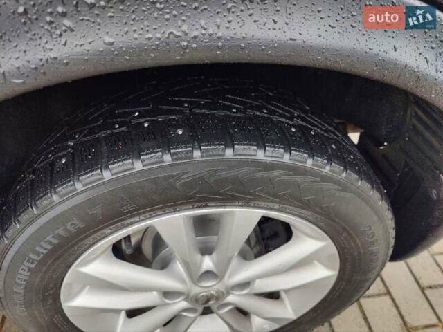 Черный Ниссан Жук, объемом двигателя 1.6 л и пробегом 237 тыс. км за 10900 $, фото 12 на Automoto.ua