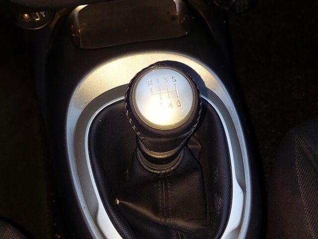 Черный Ниссан Жук, объемом двигателя 1.5 л и пробегом 146 тыс. км за 10700 $, фото 9 на Automoto.ua