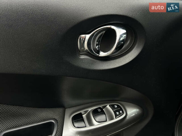 Черный Ниссан Жук, объемом двигателя 1.6 л и пробегом 172 тыс. км за 10900 $, фото 13 на Automoto.ua