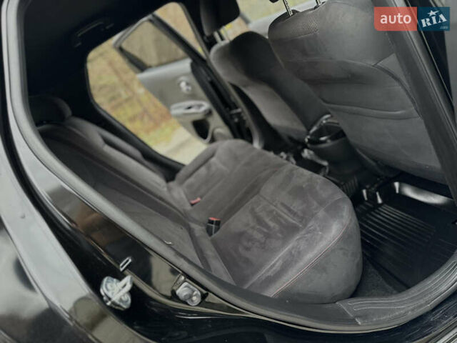 Черный Ниссан Жук, объемом двигателя 1.6 л и пробегом 133 тыс. км за 10750 $, фото 51 на Automoto.ua