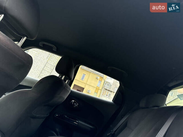 Черный Ниссан Жук, объемом двигателя 1.6 л и пробегом 133 тыс. км за 10750 $, фото 48 на Automoto.ua