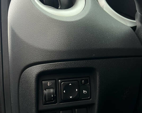 Черный Ниссан Жук, объемом двигателя 1.6 л и пробегом 172 тыс. км за 11300 $, фото 14 на Automoto.ua