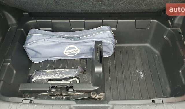 Чорний Ніссан Жук, об'ємом двигуна 1.6 л та пробігом 108 тис. км за 12000 $, фото 3 на Automoto.ua