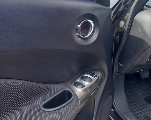 Черный Ниссан Жук, объемом двигателя 1.6 л и пробегом 101 тыс. км за 10500 $, фото 9 на Automoto.ua